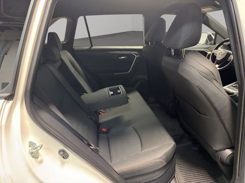Used 2025 Toyota RAV4 SE image 18