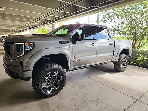 Used 2024 GMC Sierra 1500 AT4 w/ Technology Package AWD/4WD image 1