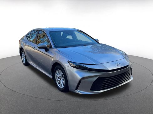 Used 2025 Toyota Camry LE image 2