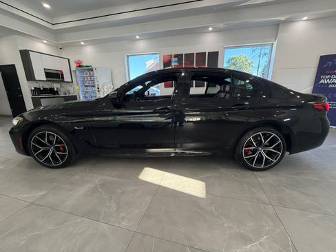 Used 2023 BMW 530e w/ M Sport Package RWD image 4