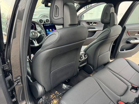 Used 2025 Mercedes-Benz GLC 300 4MATIC image 22