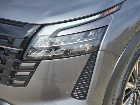 New 2026 Nissan Pathfinder Platinum image 9