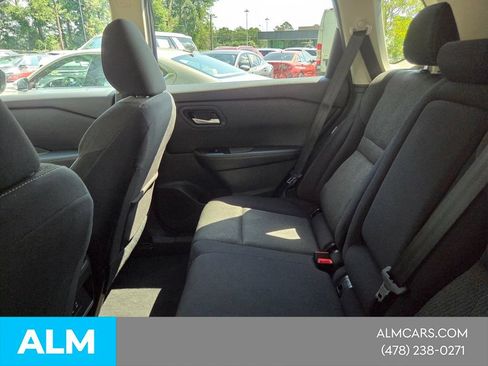 Used 2025 Nissan Rogue SV FWD image 3