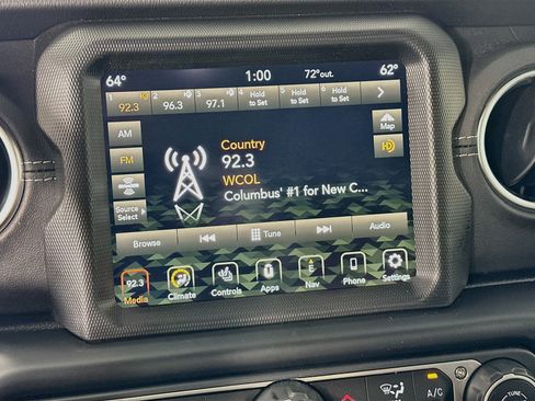 Used 2022 Jeep Wrangler Unlimited Sahara w/ Cold Weather Group AWD/4WD image 19