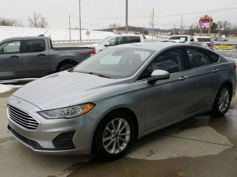 Used 2020 Ford Fusion SE image 5
