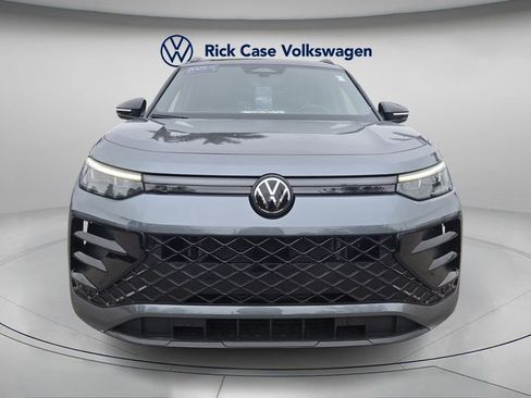 Used 2025 Volkswagen Tiguan SE R-Line image 5
