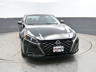 Used 2025 Nissan Altima 2.5 SR video 2