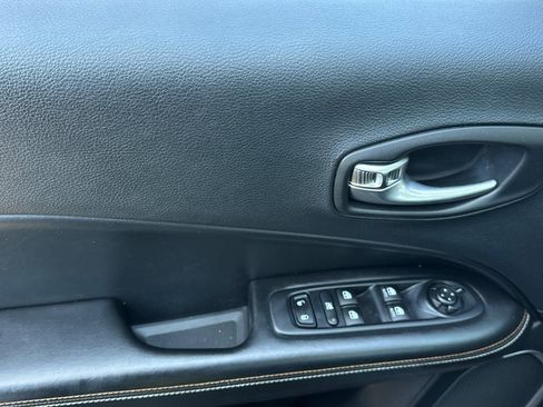Used 2018 Jeep Compass Sport FWD image 11