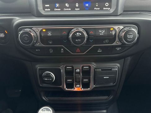 Used 2023 Jeep Gladiator Sport image 22