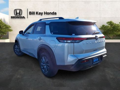 Used 2025 Nissan Pathfinder SV image 6