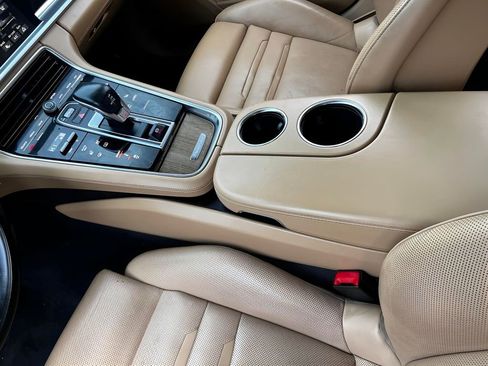 Used 2018 Porsche Panamera image 12