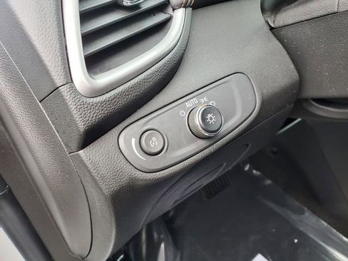 Certified 2022 Chevrolet Trax LT w/ LT Convenience Package image 23