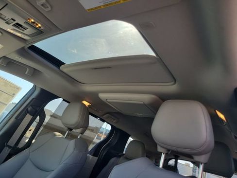 Used 2025 Toyota Sienna XLE w/ XLE Plus Package AWD/4WD image 33