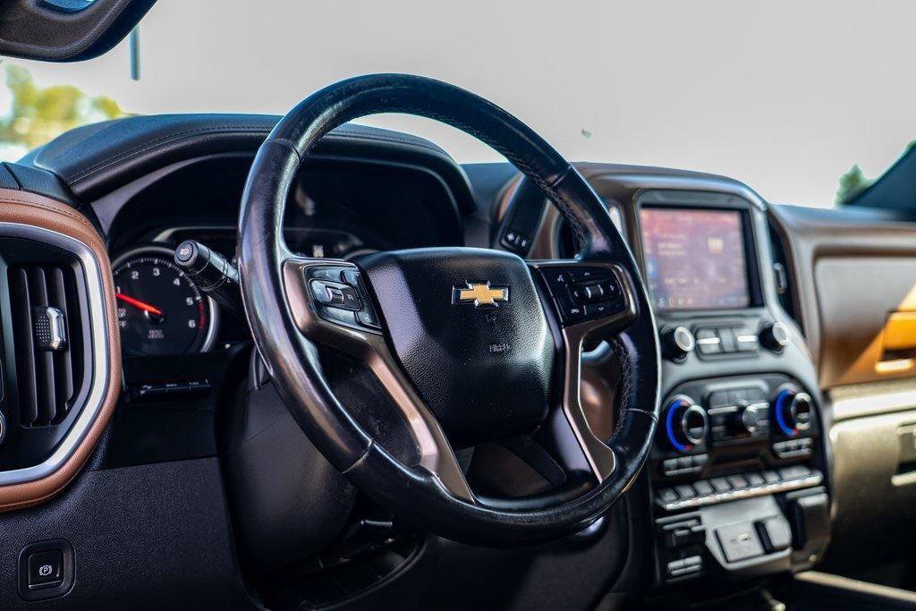 Used 2020 Chevrolet Silverado 1500 High Country w/ Technology Package AWD/4WD image 15