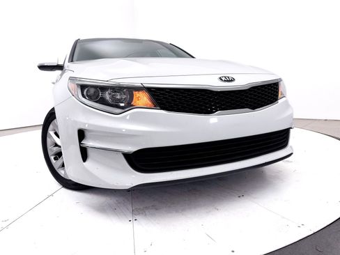 Used 2018 Kia Optima LX w/ 17" Alloy Wheels Package FWD image 5