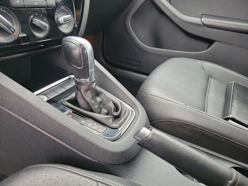 Used 2016 Volkswagen Jetta SEL w/ Lighting Package image 29