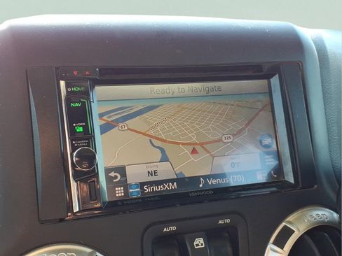 Used 2016 Jeep Wrangler Unlimited Rubicon w/ Connectivity Group image 27