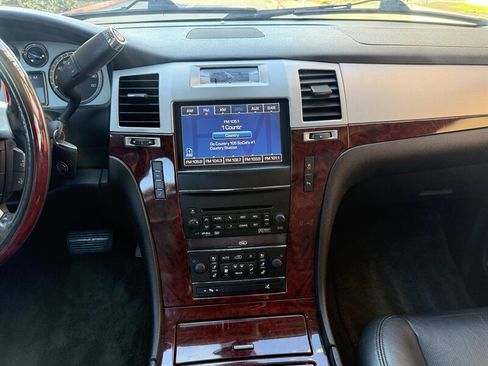 Used 2013 Cadillac Escalade Premium image 20