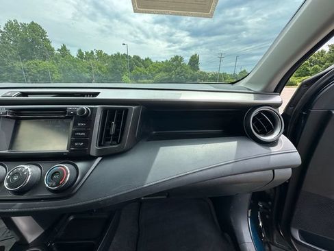 Used 2018 Toyota RAV4 LE FWD image 16
