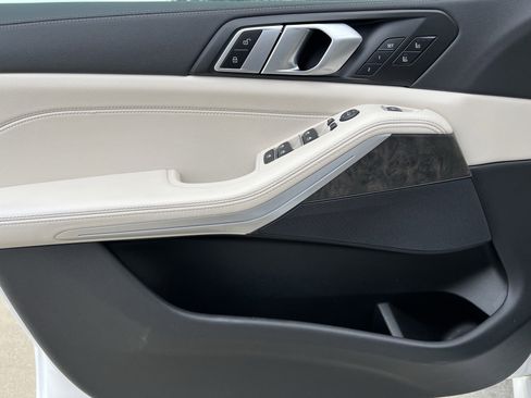 Used 2022 BMW X5 xDrive40i w/ M Sport Package image 14