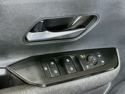 Used 2025 Nissan Kicks SV AWD/4WD image 15