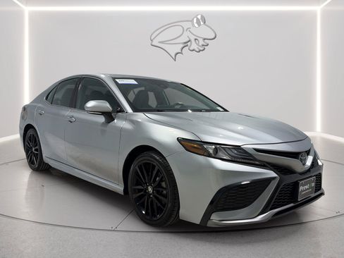 Used 2024 Toyota Camry XSE FWD image 8
