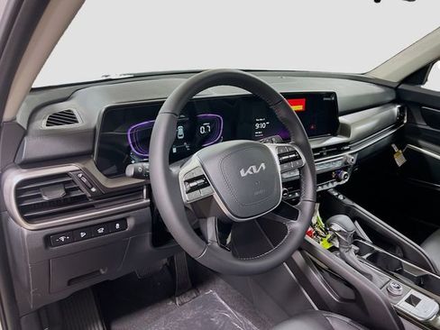 New 2025 Kia Telluride S image 9