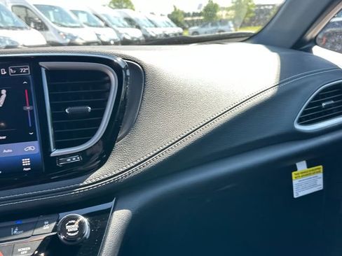 New 2027 Chrysler Pacifica Select AWD/4WD image 21