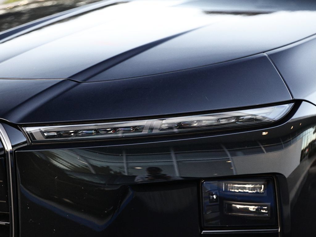 New 2027 BMW 740i w/ Executive Package RWD image 13