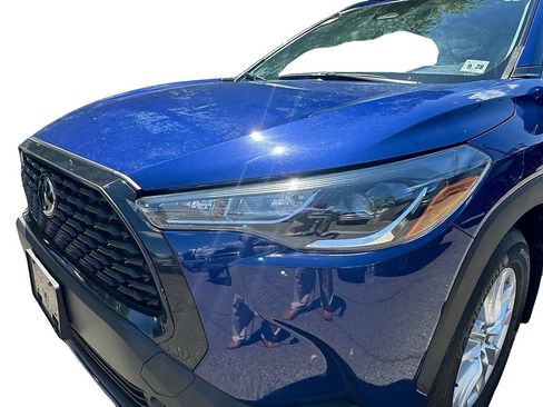 Used 2023 Toyota Corolla Cross LE AWD/4WD image 11