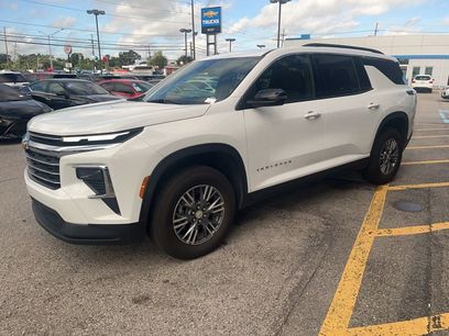 Used 2025 Chevrolet Traverse LT