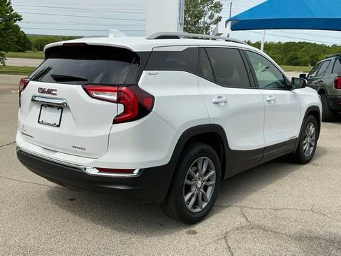 Used 2024 GMC Terrain SLT AWD/4WD image 3