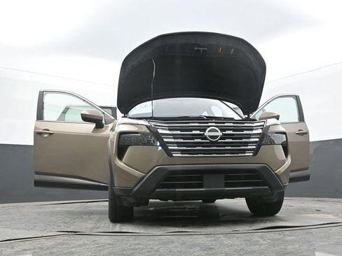 Used 2025 Nissan Rogue SV image 64