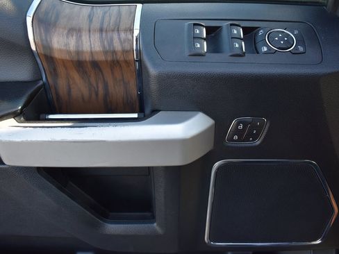 Used 2019 Ford F150 Lariat image 11