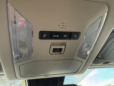 Used 2025 Toyota RAV4 XLE AWD/4WD image 39