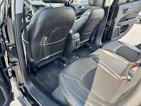 Used 2018 Jeep Compass Latitude w/ Popular Equipment Group AWD/4WD image 18