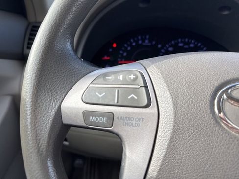 Used 2010 Toyota Camry LE image 20