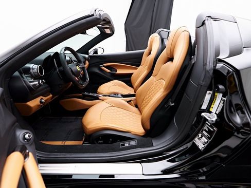 Used 2022 Ferrari F8 Tributo image 49