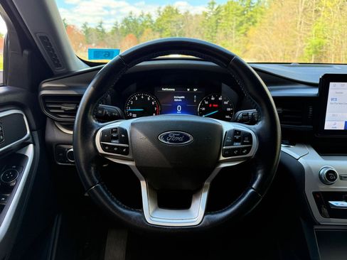 Used 2022 Ford Explorer XLT AWD/4WD image 14