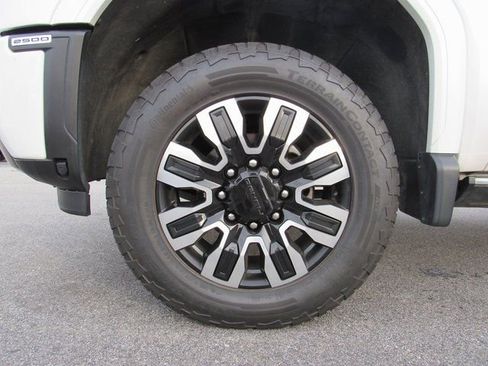 Used 2024 GMC Sierra 2500 Denali Ultimate image 9