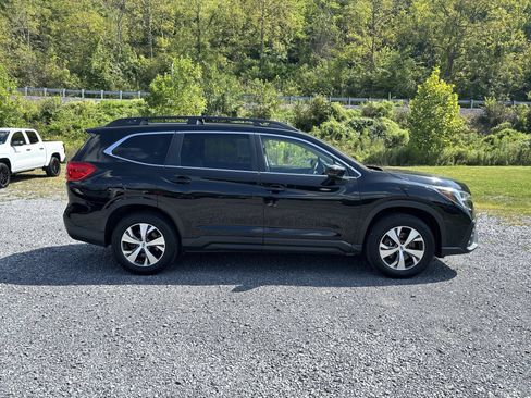 Used 2025 Subaru Ascent Premium AWD/4WD image 9