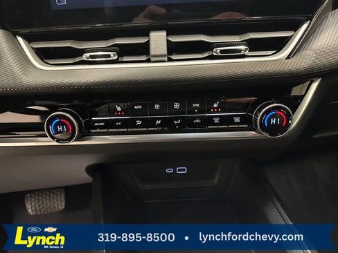 Used 2025 Chevrolet Equinox LT w/ Convenience Package II image 11