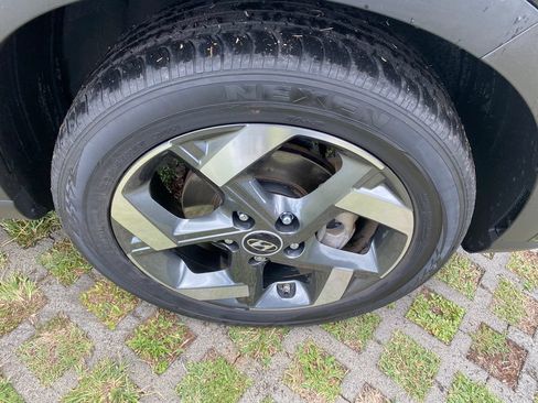 Certified 2023 Hyundai Venue SEL FWD image 27