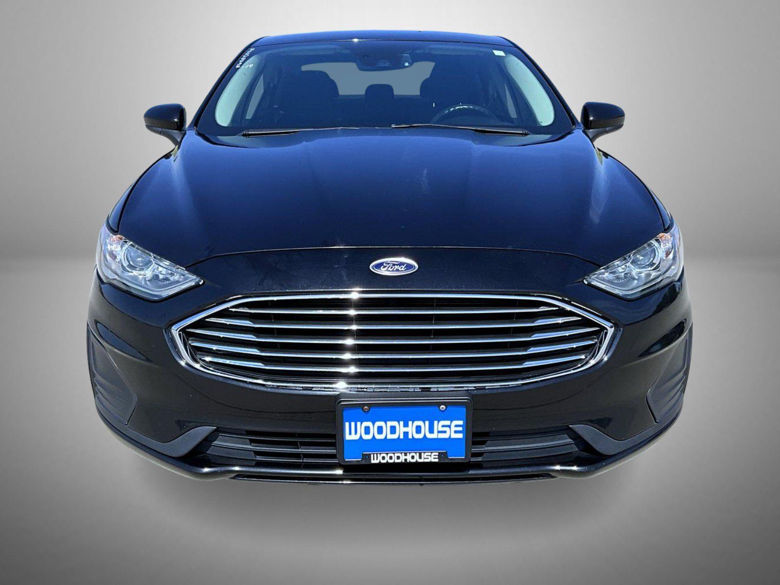 Used 2019 Ford Fusion SE FWD image 2