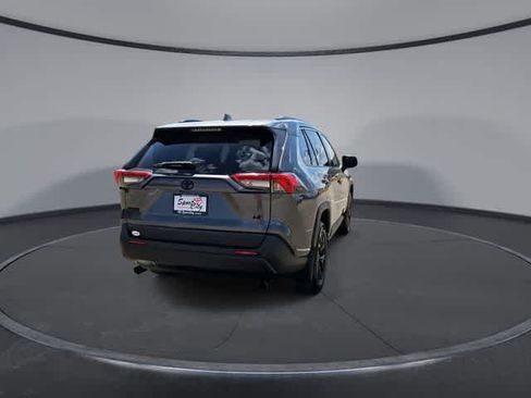 Used 2021 Toyota RAV4 LE FWD image 7