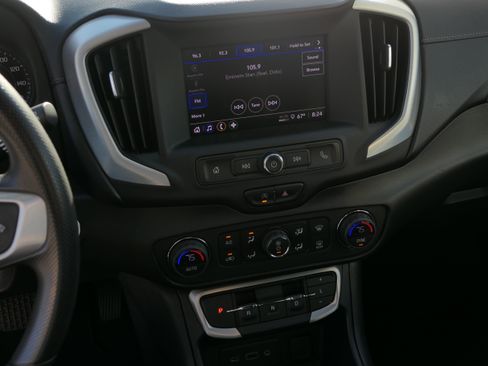 Used 2022 GMC Terrain SLE w/ Driver Convenience Package image 17