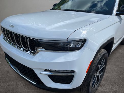 New 2025 Jeep Grand Cherokee Limited image 35