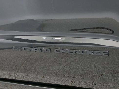 Certified 2022 Jeep Grand Cherokee Laredo X image 52