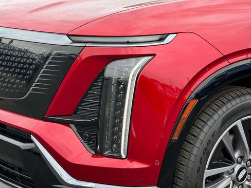 Certified 2026 Cadillac Vistiq Luxury w/ LPO, Floor Liner Package AWD/4WD image 30