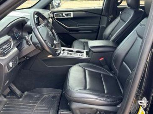 Certified 2020 Ford Explorer XLT w/ Equipment Group 202A AWD/4WD image 16
